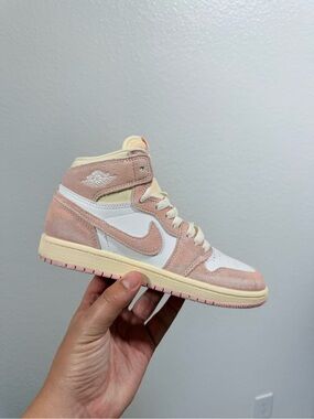 Jordan retro 1 pink